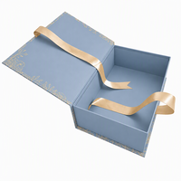 Boîte en papier magnétique rigide personnalisée, bleu clair, boîte d'emballage pour bijoux, boîte cadeau en carton rigide avec impression florale dorée