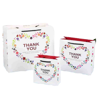 Sac en papier promotionnel de luxe personnalisé Wins Flying en carton rigide avec votre propre logo pour vêtements, chaussettes et chaussures