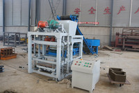 Machine de fabrication de blocs de béton creux et de pavés autobloquants entièrement automatiques QTJ4-28
