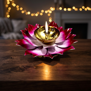 Grand Diya en laiton en forme de lotus de 6 pouces, design à pétales roses, lampe à huile à mèche centrale, décoratif, Deepak en laiton, décoration d'intérieur - Product Image 1