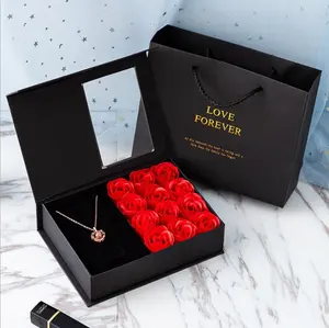 Vente en gros Cadeau Saint Valentin Savon décoratif avec pétales de roses Cadeau floral pour la fête des mères