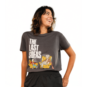 T-shirt The Last Sofas con design grafico, abbigliamento casual unisex - Product Image 1