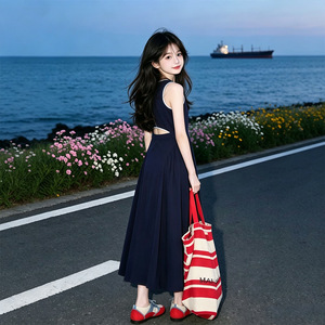 Abito lungo estivo senza schienale e senza maniche per bambine, modello svasato, casual e alla moda - Product Image 2