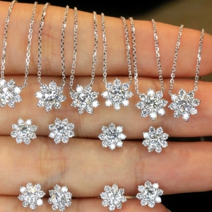 อาซูโอ รีอัล 18K ทองคำแท้ ประดับเพชรธรรมชาติ ชุดเครื่องประดับชั้นดี สร้อยคอ ต่างหู ของขวัญสำหรับผู้หญิง งานวันเกิด ใส่ได้ทุกวัน Au750 - Product Image 3