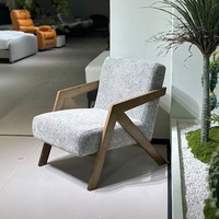 Fauteuil de détente confortable en bois massif de style mid-century avec fonction rafraîchissante pour salon