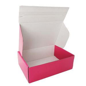กล่องกระดาษลูกฟูกแบบแข็งสีชมพูโลโก้ตามสั่งบรรจุภัณฑ์เครื่องแต่งกายกล่องกระดาษเคลือบผิวด้านลายนูนกล่องสำหรับจัดส่งเสื้อผ้าเสื้อยืด - Product Image 3