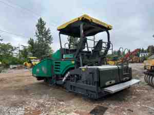 Pavimentadora de Asfalto sobre Orugas VÖGELE SUPER 1800-2L Verde con Cabina Amarilla, Maquinaria para Construcción de Carreteras - Product Image 3