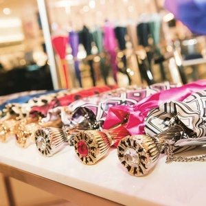 Parapluie pliant de luxe vintage personnalisé pour femme avec logo, fabriqué en usine depuis 15 ans - Product Image 2