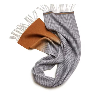 Bufanda Reversible de Doble Diseño, un Lado con Patrón de Pata de Gallo y el Otro Lado con Color Sólido, con Borlas a Juego - Product Image 4