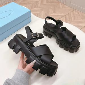 Sandales de marque de créateur confortables et douces pour femmes, sandales de luxe légères, tongs décontractées antidérapantes - Product Image 1