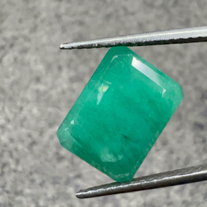 Pierre précieuse naturelle émeraude zambienne de 8,10 carats, taille octogonale, vert vif, pour la fabrication de bijoux, certifiée GIA avec rapport d'origine - Product Image 1