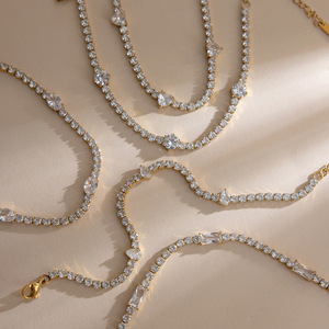 <span class=keywords><strong>Lot</strong></span> <span class=keywords><strong>de</strong></span> bijoux en gros : Ensemble <span class=keywords><strong>de</strong></span> bracelets tennis en <span class=keywords><strong>acier</strong></span> <span class=keywords><strong>inoxydable</strong></span> plaqué or avec zircone cubique assortie, 5 styles (Cœur, Émeraude, Ovale, Rond), entièrement pavé - Product Image 5