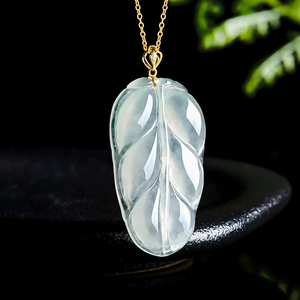 จี้หยกพม่าธรรมชาติทรงใบไม้ พร้อมตัวล็อกทองคำ 18K และจี้หยกเจไดต์เกรดไอซ์สำหรับผู้หญิง - Product Image 3