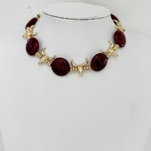 Collar de moda con dije de resina de flor roja, cadena para suéter, cuentas rojas, cabeza de toro, chapado en oro, gargantilla, joyería al por mayor - Product Image 3