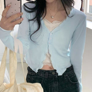 Camiseta de Punto Transpirable para Niñas, Estilo Dulce y Fresco, Manga Larga, Tres Botones, Dobladillo con Volantes, Color Sólido, Corte Regular - Product Image 3