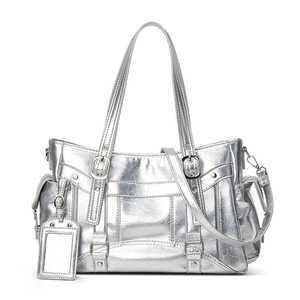 Sac fourre-tout grande capacité au design épuré et audacieux, polyvalent, style motard, minimaliste, sac à bandoulière et sac porté épaule - Product Image 5