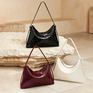 Sac à bandoulière en cuir verni noir, sac hobo en forme de croissant, sac à main à fermeture éclair pour les trajets quotidiens - Product Image 6