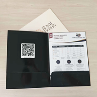 Porte-documents de présentation en papier noir mat personnalisé avec impression couleur, pochette de classement, logo en feuille et marquage à chaud