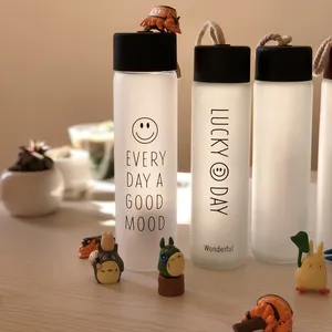 Lächeln emoticon Flaschen einfach tragen Sling für trinkwasser saft milch unisex kreative design bpa frei matt getränke flasche