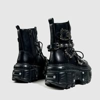 Bottines à plateforme avec boucle en forme de crâne gothique punk pour femmes, en cuir de vache fendu, talon de 8 cm, bottes à rivets pour cosplay