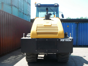 Nueva Aplanadora Vibratoria de Un Solo Tambor XS163J de 16t con Plataforma Desmontable Tipo Pata de Oveja, Motor de 118kW, Operación Mecánica de Alta Eficiencia - Product Image 6