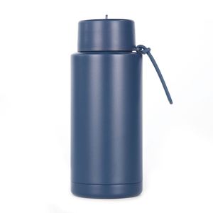 Termo de Acero Inoxidable Estilo Americano de 32oz (1000ml) con Vaso Aislado, Correa Portátil y Pajita - Product Image 4