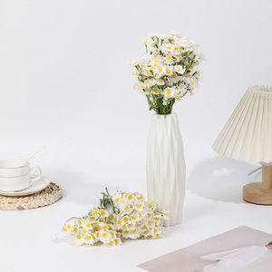 Ramos de margaritas artificiales Kch, flores de seda blancas para decoración del hogar, adorno de mesa para sala de estar, estilo europeo - Product Image 3