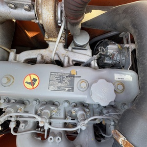 Excavatrice sur chenilles Hitachi ZX135 d'occasion, presque neuve, économe en carburant, 13 tonnes, pour usage agricole et domestique, avec moteur, boîte de vitesses, pompe et PLC - Product Image 6