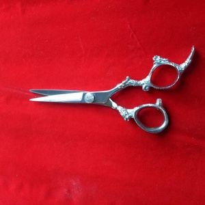 Cisaille à ciseaux de coupe de cheveux de barbier professionnel avec poignée de Dragon lame en acier inoxydable lame droite outil de beauté à pointe émoussée - Product Image 5