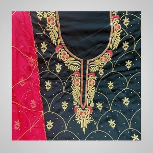 Salwar Kameez indio de georgette pesado para mujer con elegante bordado disponible a un precio asequible desde India. - Product Image 6