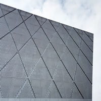 Façades de panneaux perforés en aluminium sur mesure de haute qualité Design moderne pour la décoration extérieure d'hôtel pour les murs rideaux