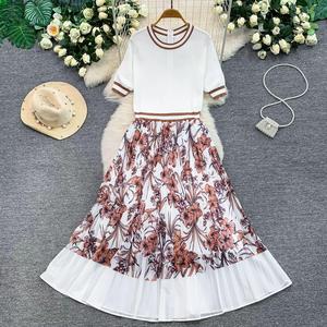 Robe mi-longue élégante pour femme, col rond, tricotée à rayures, coupe trapèze, en mousseline drapée, avec empiècements imprimés et taille élastique, idéale pour l'été - Product Image 2