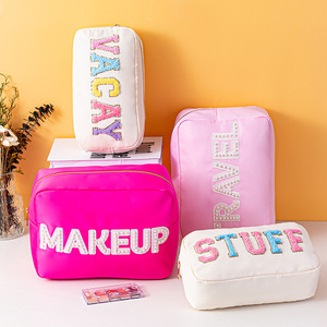 Linda Riñonera Arcoíris Brillante con Inicial Personalizada y Parche de Chenilla, Riñonera de Festival, Bolsa de Cintura de Viaje para Niñas, Estilo Boutique - Product Image 2
