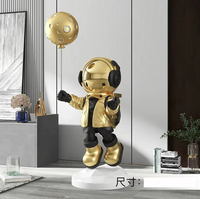 Statues de bureau en résine de plateau de combinaison spatiale d'astronaute
