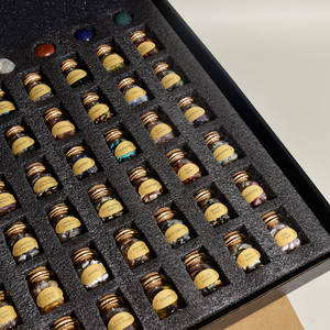 للبيع بالجملة مجموعة زجاجات رقائق حجرية كريستالية عالية الجودة للشفاء زجاجات أحجار كريمة كريستال زجاجة أمنيات للديكور المنزلي - Product Image 1