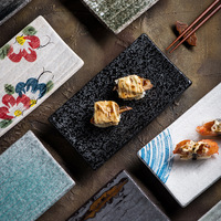 Assiette à sushi rectangulaire longue en grès de style japonais multi-motifs pour restaurant de cuisine japonaise, assiette à sashimi peinte à la main