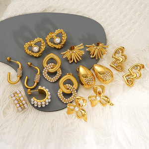 Pendientes de Acero Inoxidable con Perlas y Lazo en Forma de Corazón, Estilo Lujoso y Moderno, Venta al Por Mayor EH154 - Product Image 3