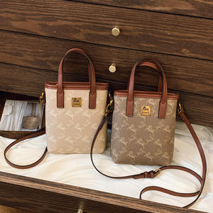 กระเป๋าสะพายไหล่พิมพ์ลายย้อนยุคสำหรับผู้หญิง ทำจากวัสดุ PU คุณภาพสูง มีซิป เหมาะสำหรับชุดของอินฟลูเอนเซอร์ออนไลน์ 218 - Product Image 1