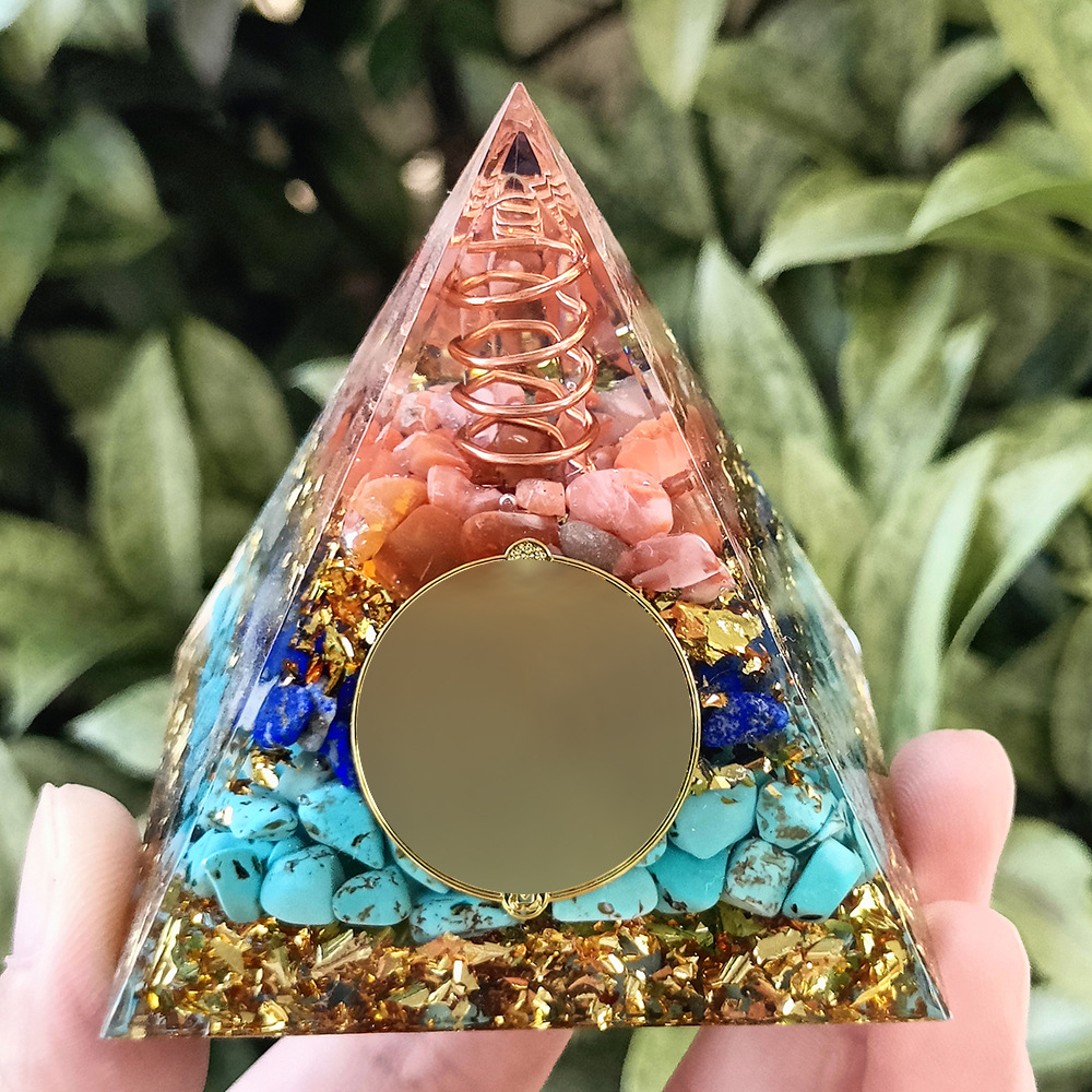 Pilier de cristal blanc, lapis-lazuli et turquoise.