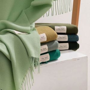 Pañuelo de Lujo Unisex de Color Sólido en 57 Colores, Diseño Angela, Marca Giorgio Morandi, Color Azul, para Mujer - Product Image 3