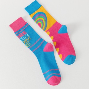 Calcetines Asimétricos AB Yuanyang para Mujer y Hombre, Estilo Ins, de Algodón, a Media Pantorrilla, Otoño Invierno, Versátiles y Modernos - Product Image 2