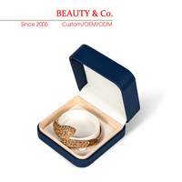 Boîte à bijoux en cuir décorative en velours à motif personnalisé pour l'emballage de bijoux de luxe, vente directe d'usine, emballage cadeau rouge pour voyage