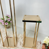 Rak Bunga Bingkai Besi Tempa Emas Gaya Minimalis Modern untuk Dekorasi Latar Belakang Lorong Geometris Pernikahan