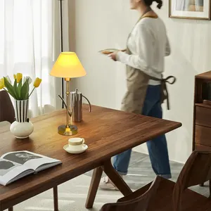 Değiştirilebilir lamba gölge vintage şarj edilebilir led kablosuz masa lambası ev şarj edilebilir pil işletilen dokunmatik masa lambası