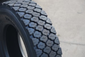 Neumáticos Radiales para Camión LCH T-REX 215/75R17.5, Totalmente de Acero, Larga Duración, Antideslizantes - Product Image 4