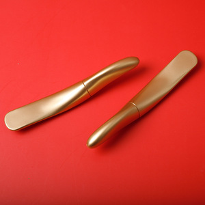 El lápiz líquido delineador de ojos de lujo dorado líquido es un lápiz delineador de ojos extremadamente fino que se puede personalizar - Product Image 5