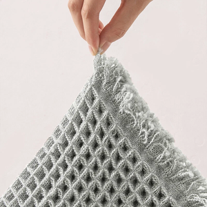 FIGOO - Tapis de bain moderne en gros, design gaufré à pompons, antidérapant, absorbant l'eau, tressé, doux et moelleux pour la douche et la salle de bain - Product Image 4