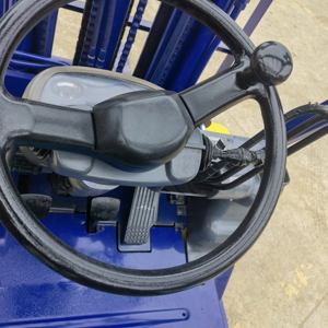 Chariot élévateur Komatsu FD30T d'occasion, modèle 2012, moteur diesel, garantie 1 an, faible nombre d'heures de fonctionnement, hauteur de levage 3500 mm, origine Japon - Product Image 5