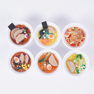 Colgante de comida realista, fideos estofados, popular en Xiaohongshu (Libro Rojo Pequeño), figura de arroz, colgante para bolso, tazón realista - Product Image 1