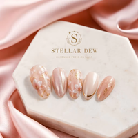 Ongles artificiels faits à la main, style chinois, motif floral élégant, avec paillettes matcha printanières et accents jaunes nude